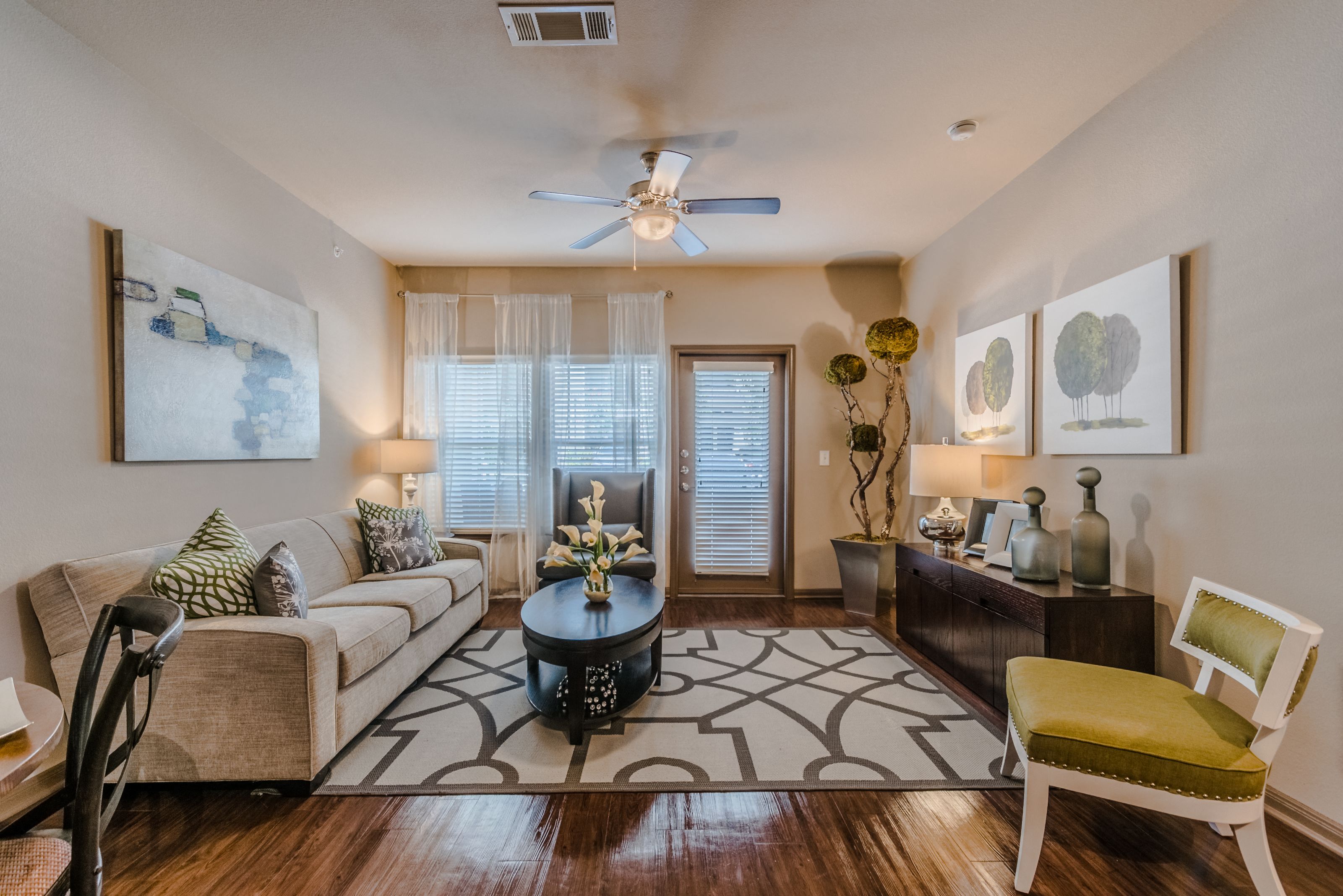 Lakewood Flats Apartments is a similar property to Villas At Katy Trail Apartments located in Dallas